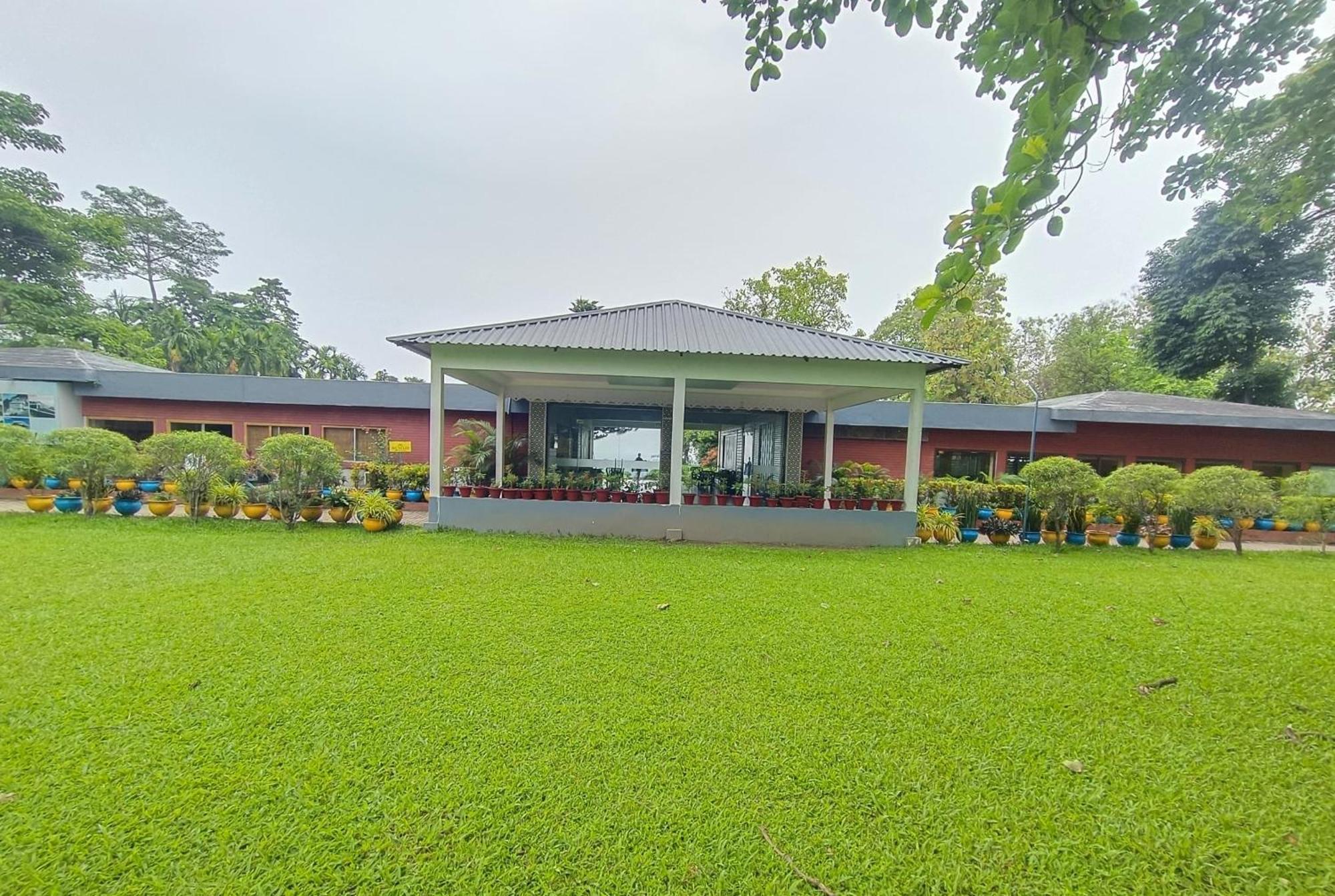 Sinclairs Retreat Dooars, Chalsa Hotel Buitenkant foto