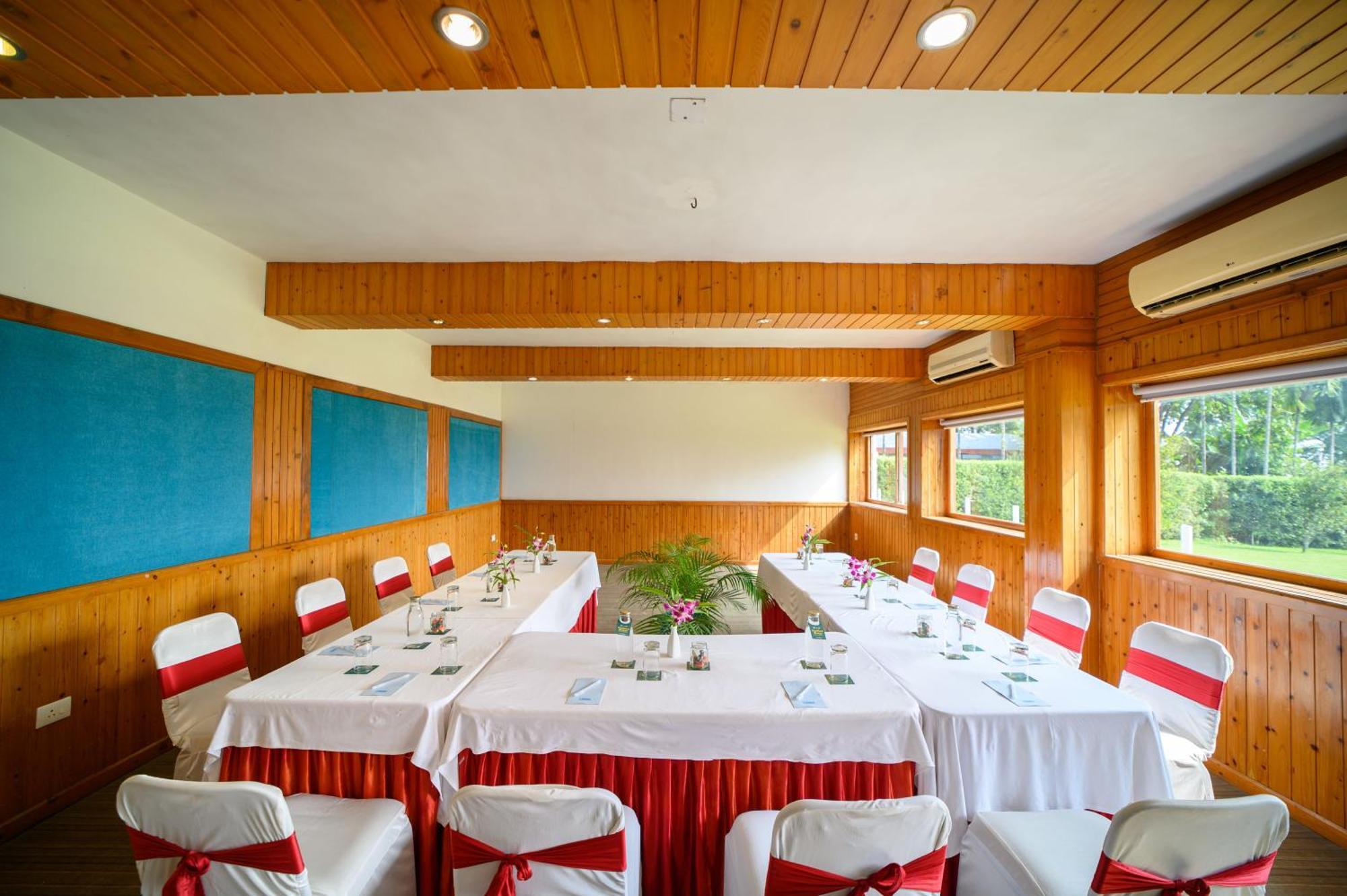 Sinclairs Retreat Dooars, Chalsa Hotel Buitenkant foto