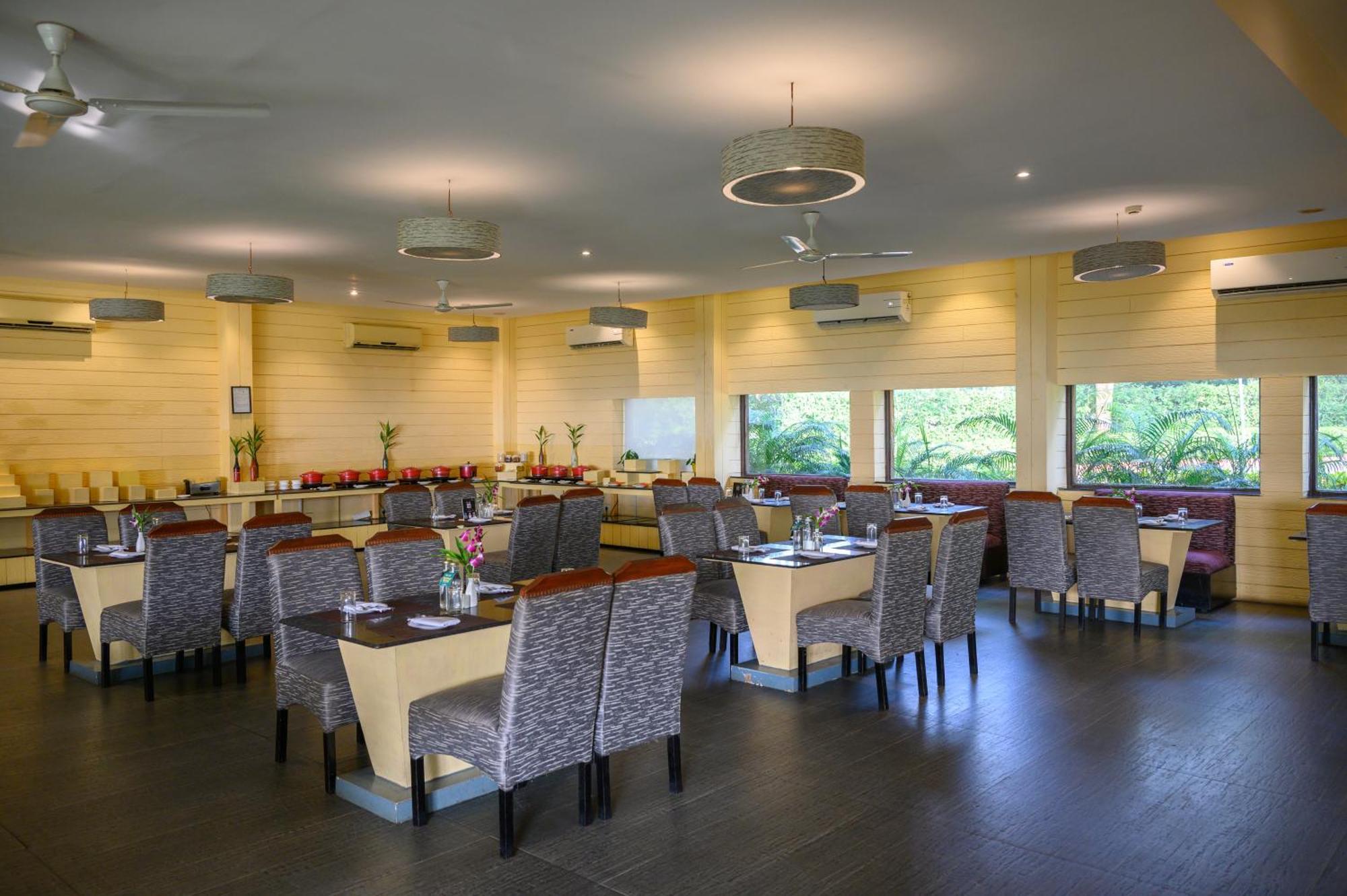 Sinclairs Retreat Dooars, Chalsa Hotel Buitenkant foto