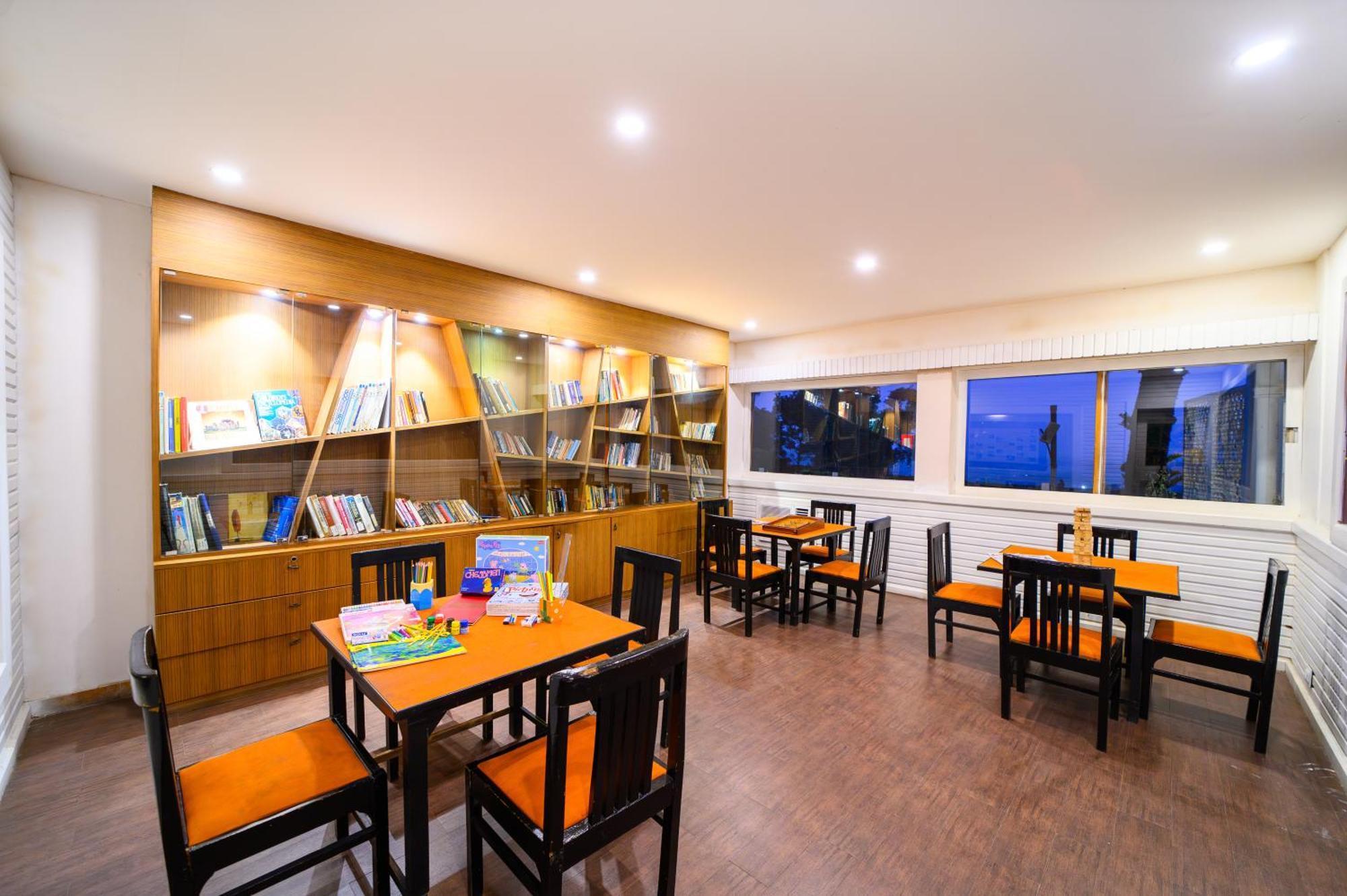 Sinclairs Retreat Dooars, Chalsa Hotel Buitenkant foto