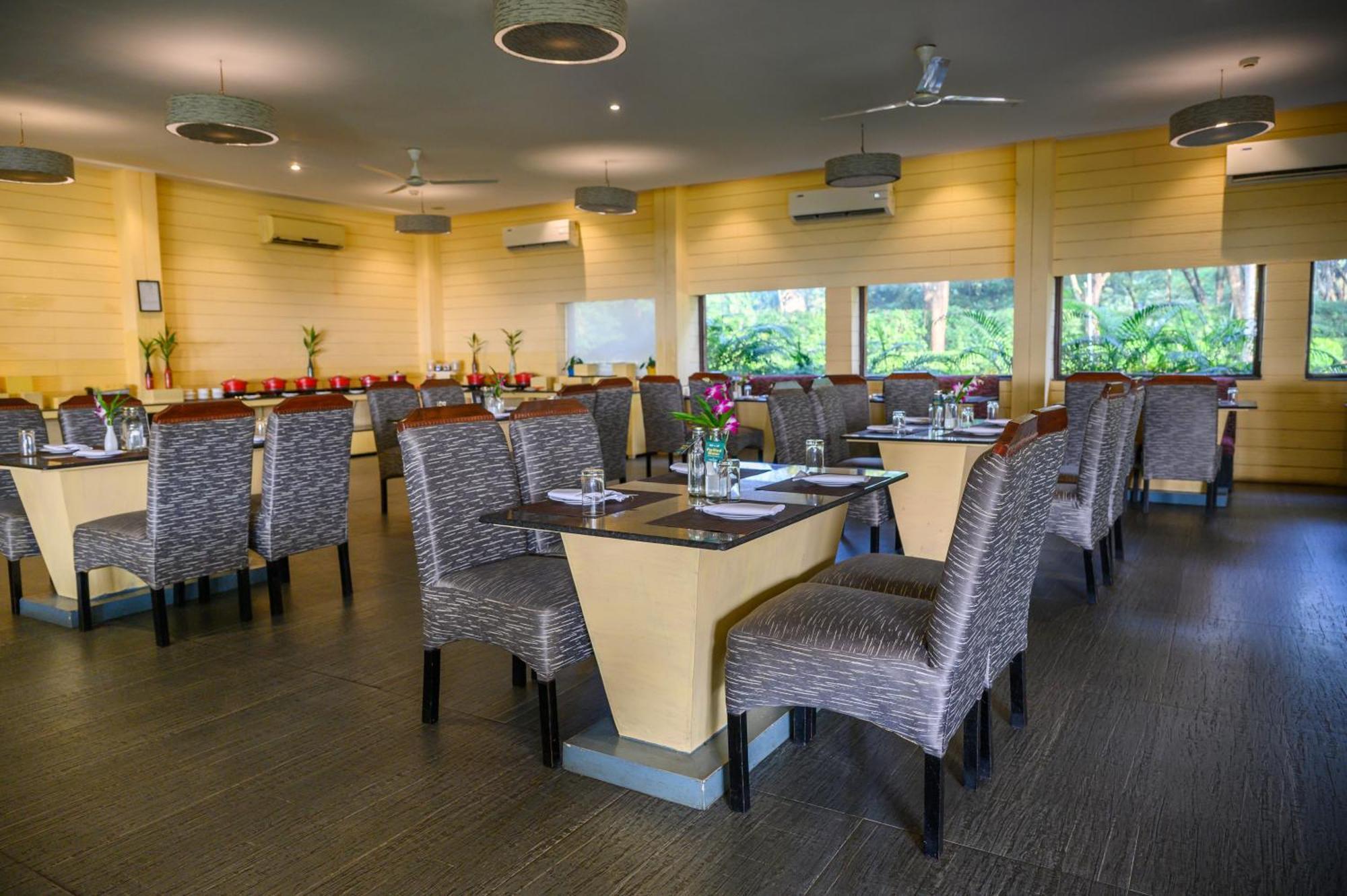 Sinclairs Retreat Dooars, Chalsa Hotel Buitenkant foto