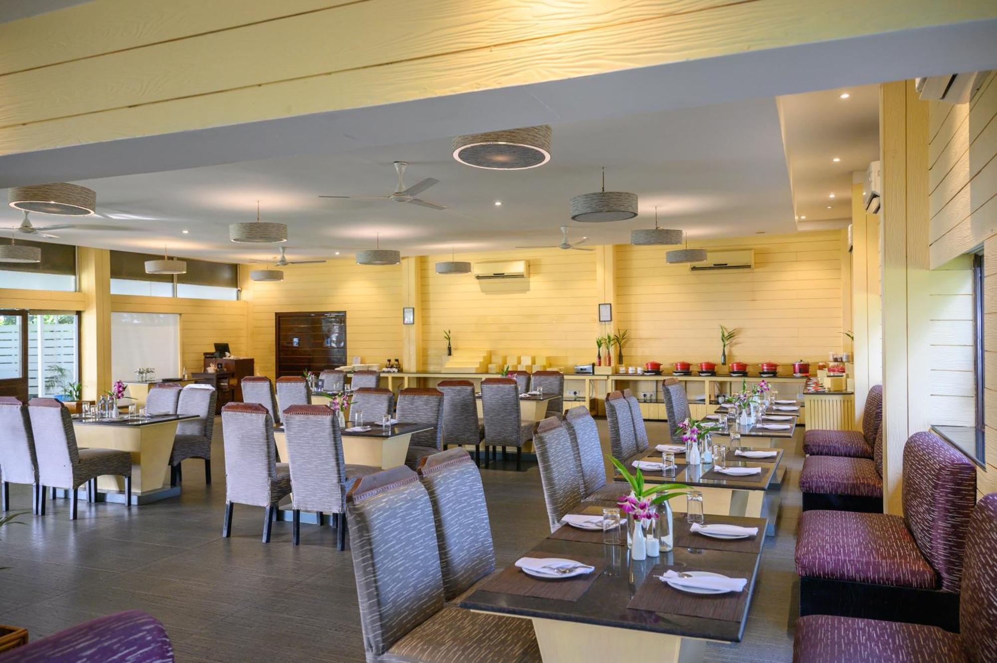Sinclairs Retreat Dooars, Chalsa Hotel Buitenkant foto